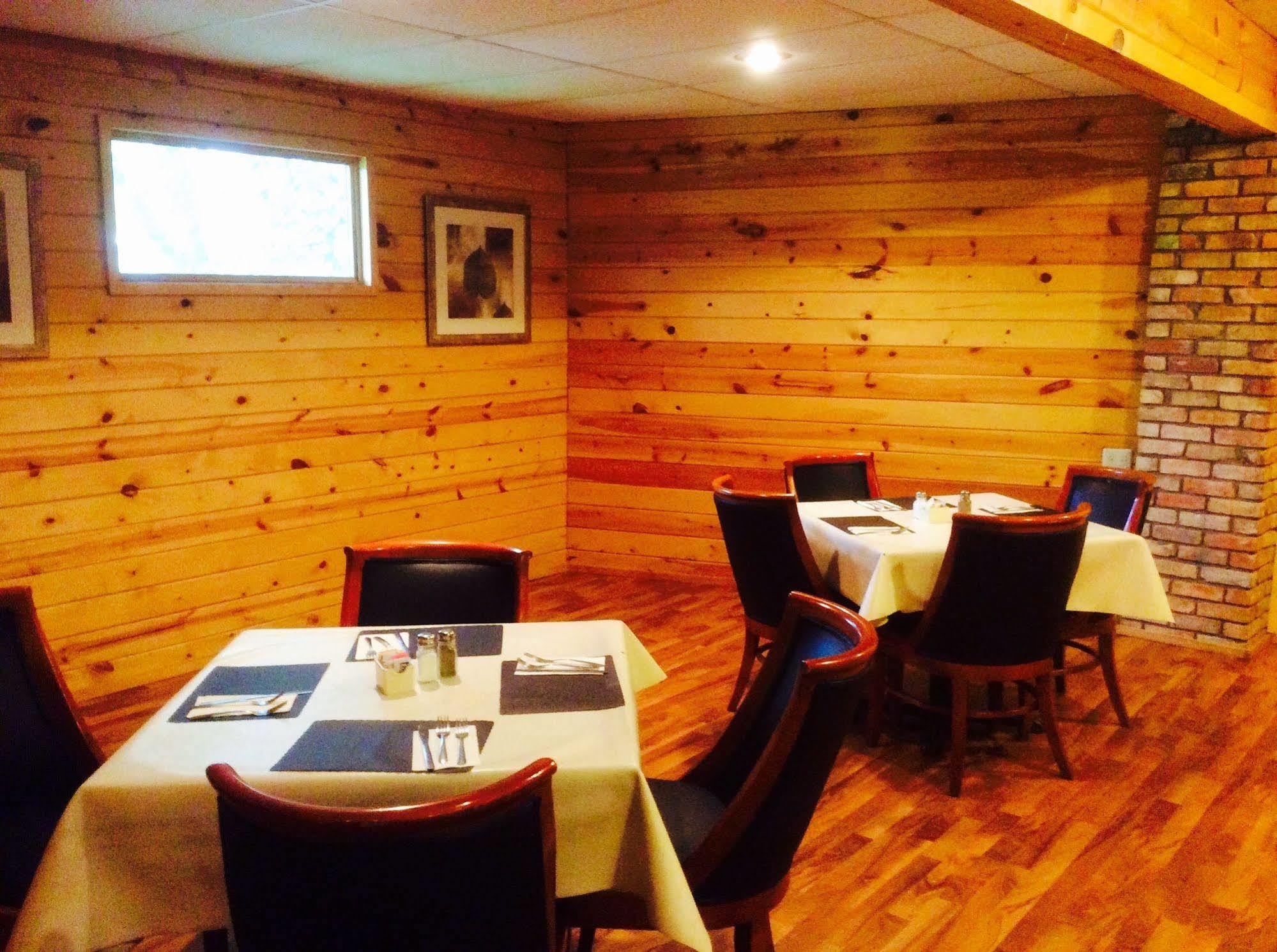 Forty Club Inn Deerwood Экстерьер фото