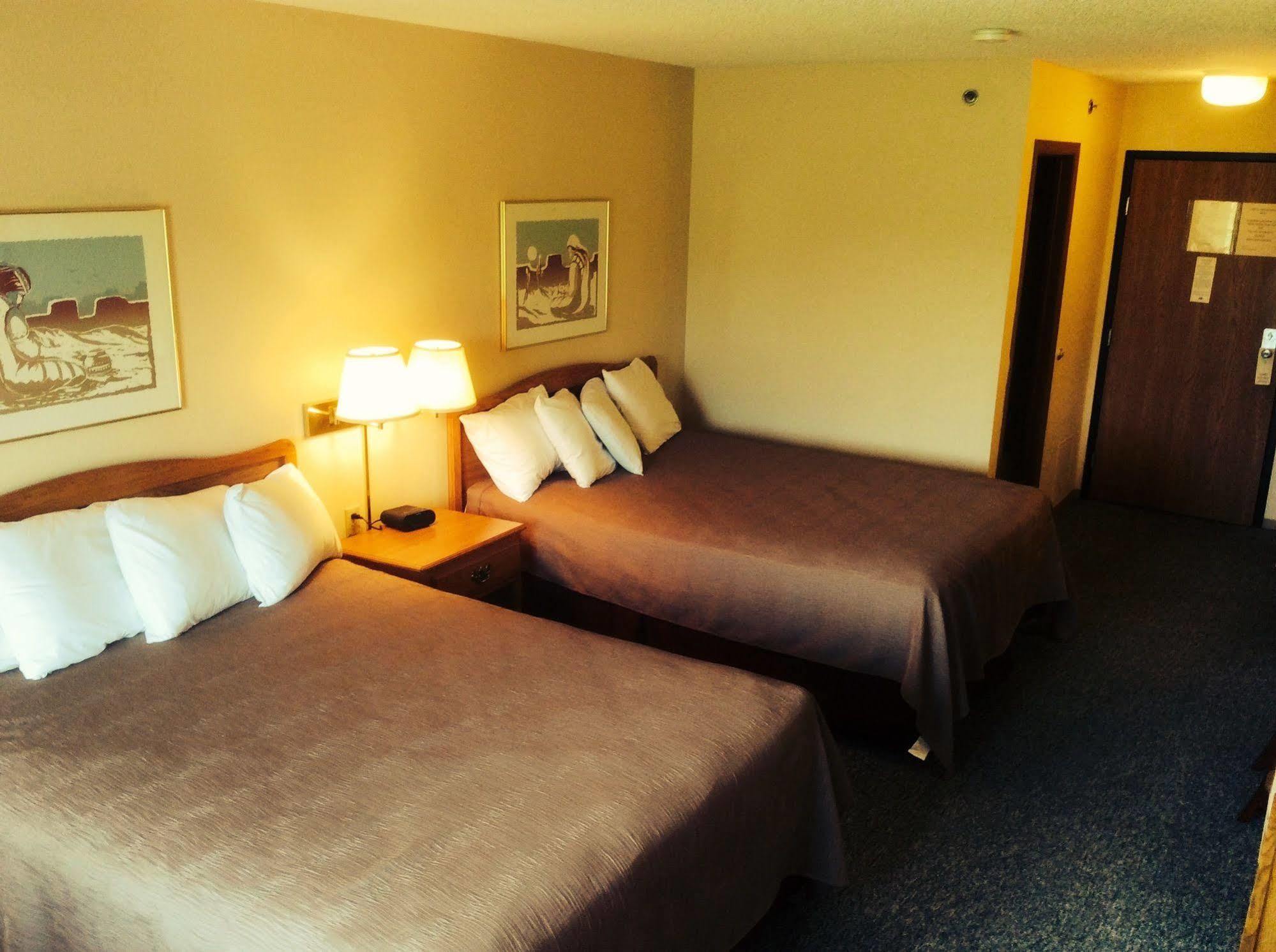 Forty Club Inn Deerwood Экстерьер фото