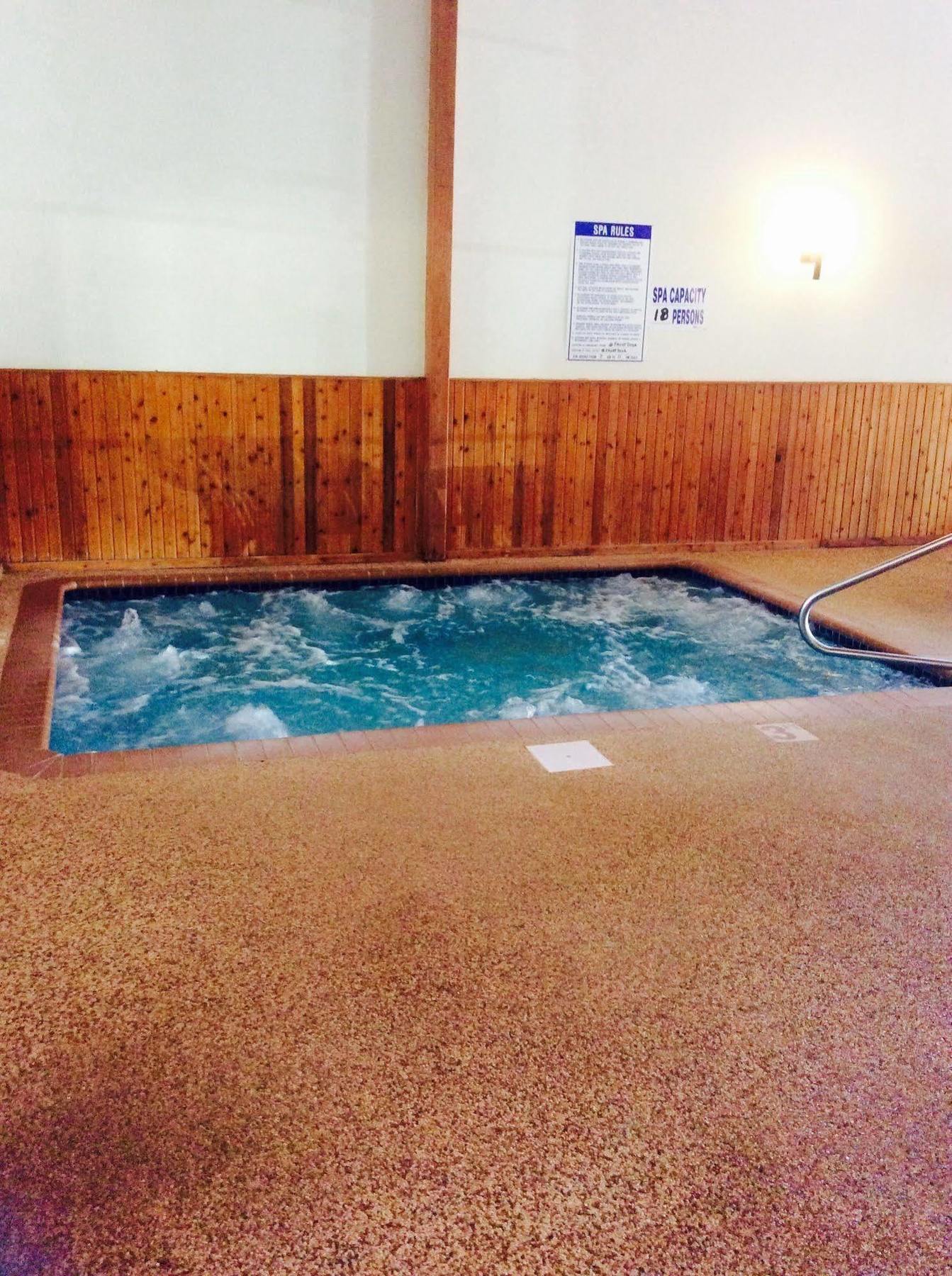 Forty Club Inn Deerwood Экстерьер фото