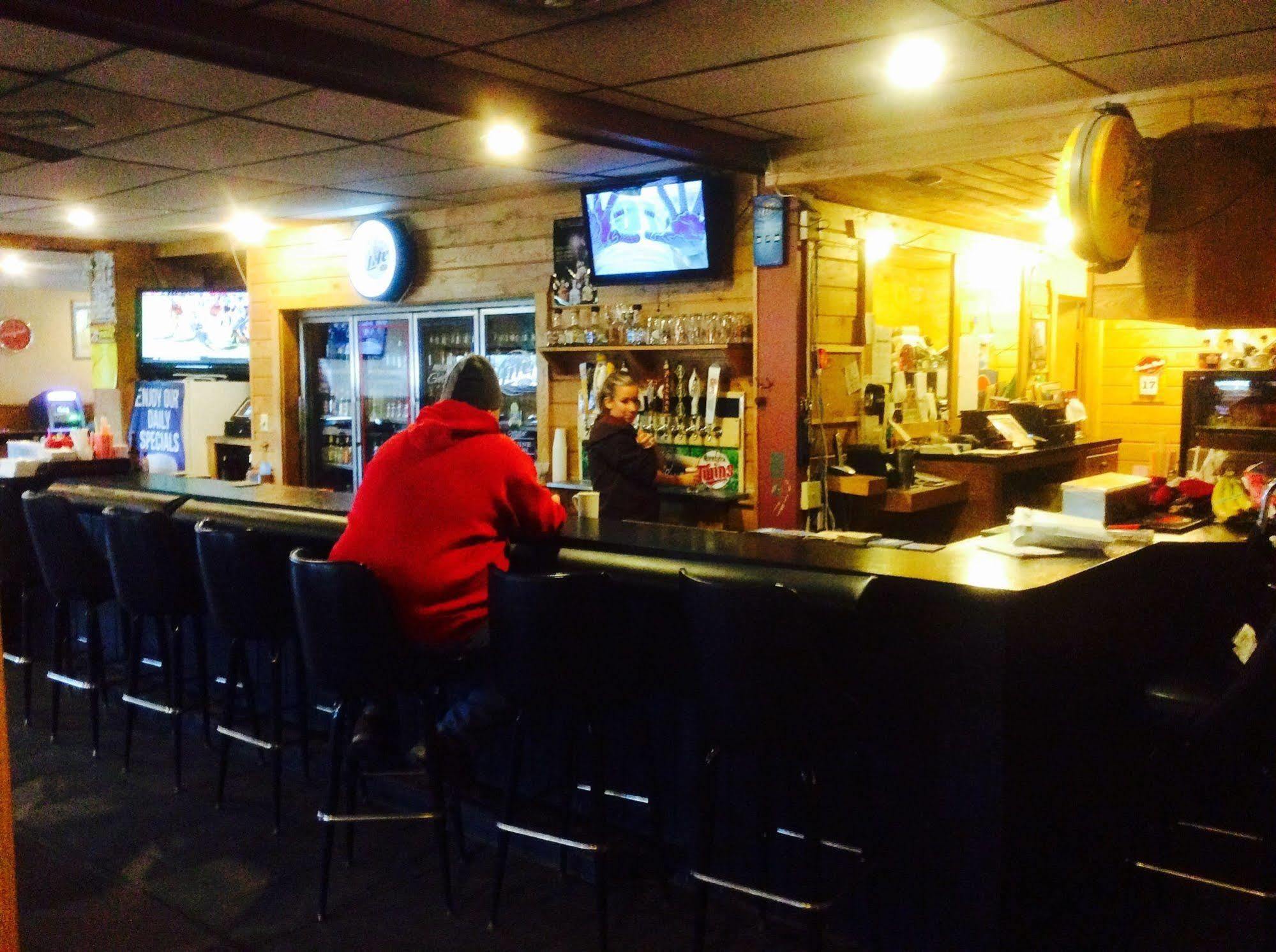 Forty Club Inn Deerwood Экстерьер фото